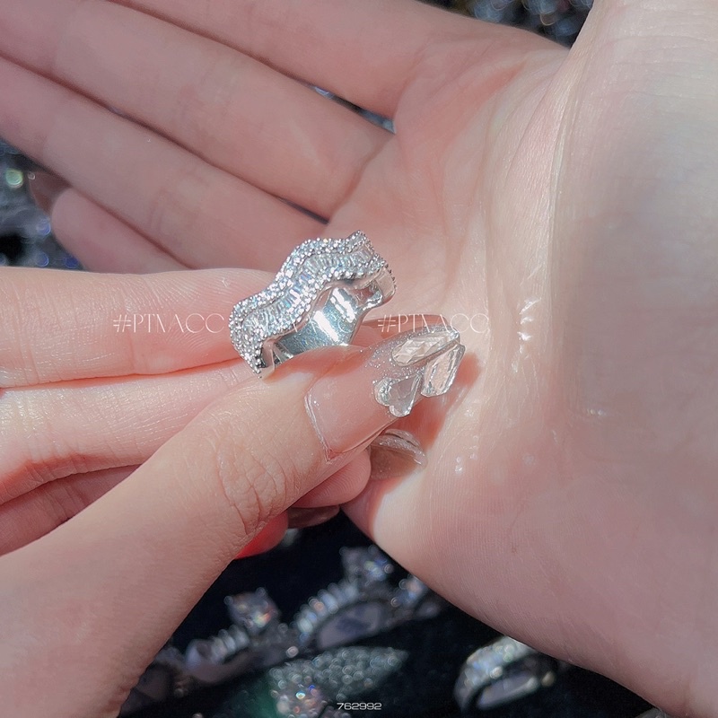 Set nhẫn, bộ 2 chiếc nhẫn xi bạch kim đính đá paguet kiểu lượn sóng .PTNACC.