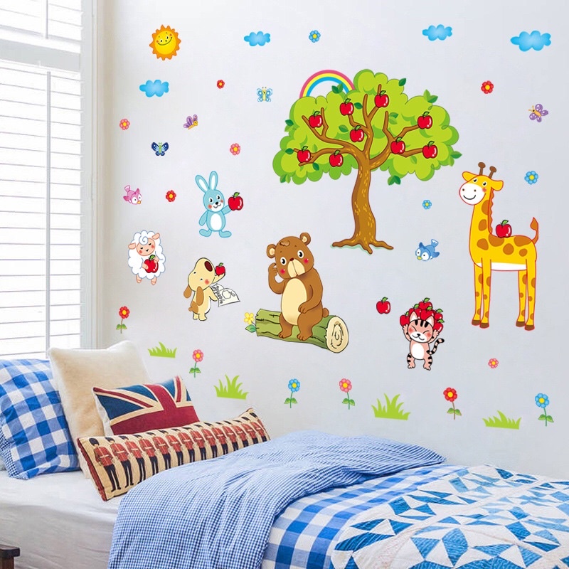Tranh dán tường cho bé, Decal dán tường cây táo và con vật