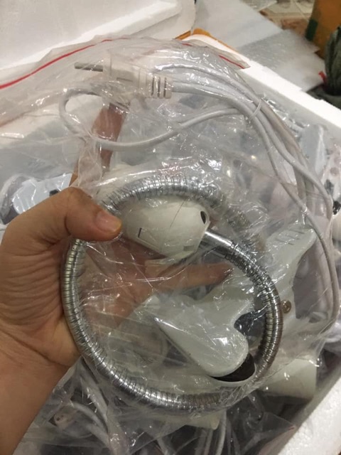 Đèn led kẹp bàn siêu sáng gồm 60 bóng