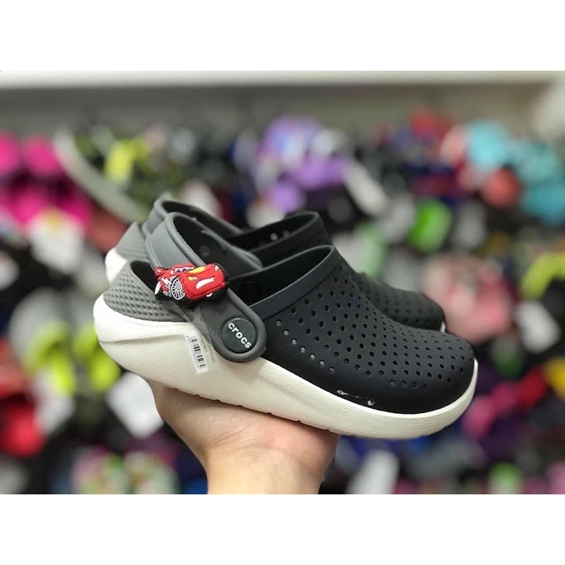 Dép sục bé trai Cross Literide màu đen đế trắng, tặng 10 sticker