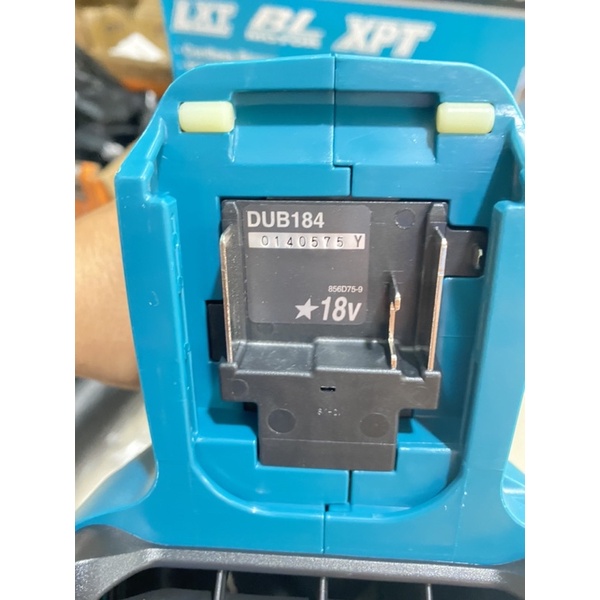 máy thổi bụi makita dub184