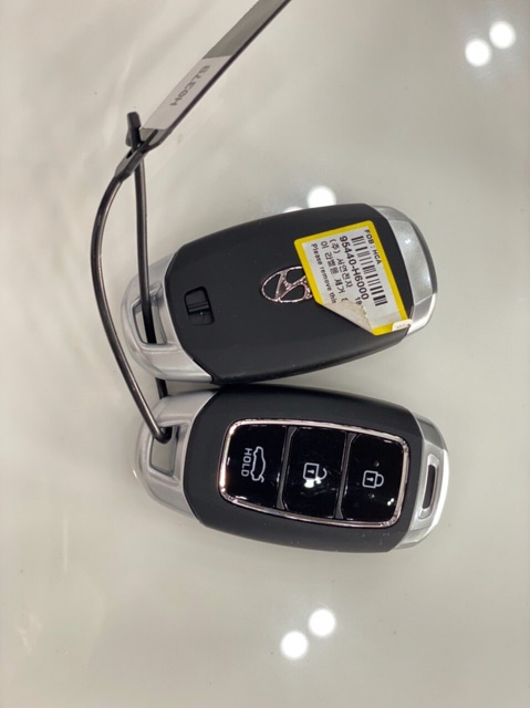 Bao da chìa khóa xe Accent/ Kona/Santafe 2018-2019 kèm móc khóa T02
