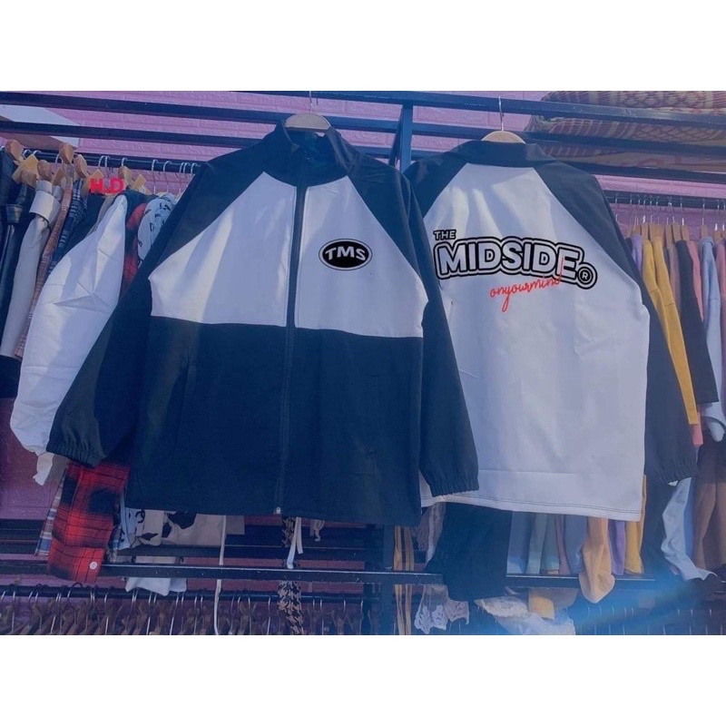 Áo khoác dù TMS 1 lớp ulzzang nam nữ kiểu dáng đẹp. Size S- M-L. Chất gió chống mưa nhẹ, bao giặt máy