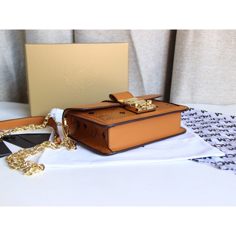 Túi đeo chéo nữ thương hiệu MCM da thật cao cấp bản quai da phối xích
