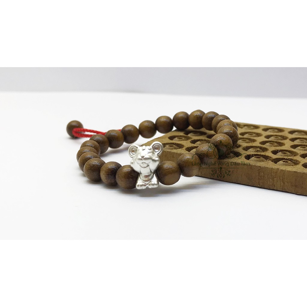 Vòng dâu tằm kết hợp con giáp dành cho bé, giúp bé ngủ ngon