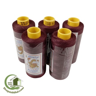 Cuộn chỉ may nhỏ màu đỏ đô
