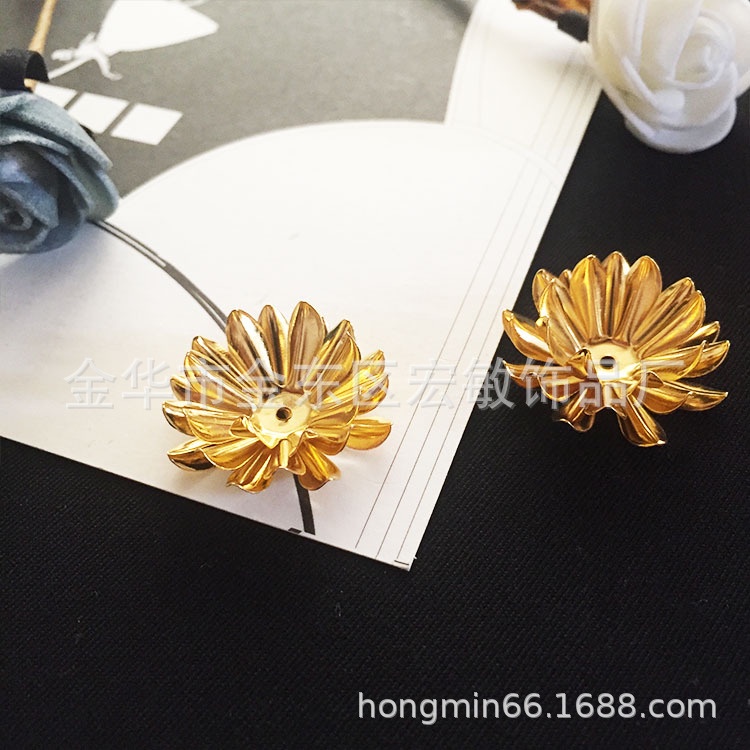 (1 cái)Phiến kim loại hoa sen 3 lớp 26mm, Nguyên liệu làm trang sức cổ trang, Nguyen liệu diy