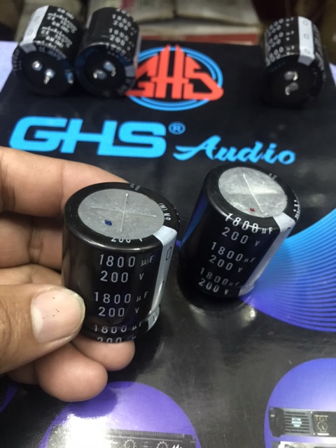 Một Cặp tụ 200v 1800u