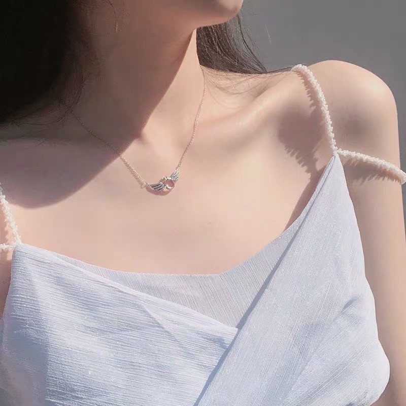 Vòng cổ thép titan mặt gắn hình đôi cánh nhỏ