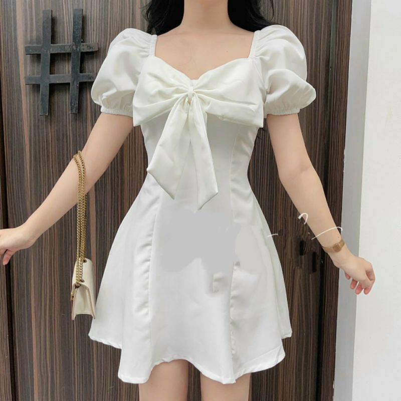Đầm trắng nơ ngực dạo phố xinh xắn