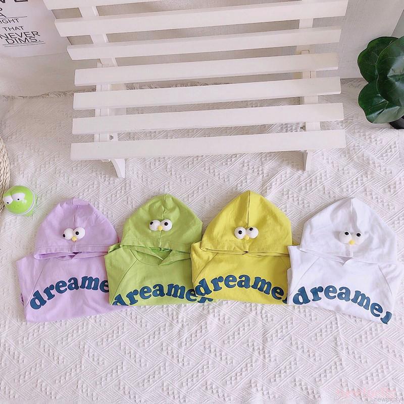 Jumpsuit tay dài hoạ tiết chữ in phong cách Hàn Quốc cho bé