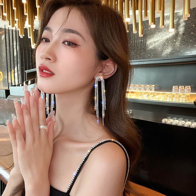 Bông tai Bell Mew dáng dài đính đá lấp lánh siêu sao BT272