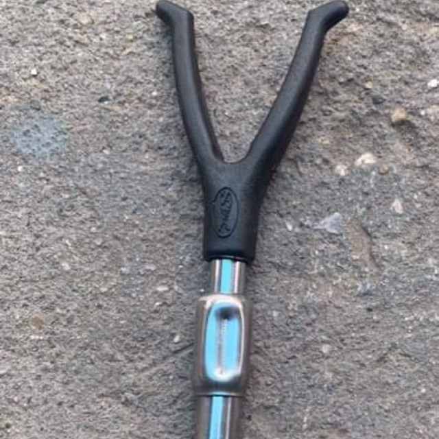 Chống cần inox xoay đầu và có lớp cao su bọc chống xước cần