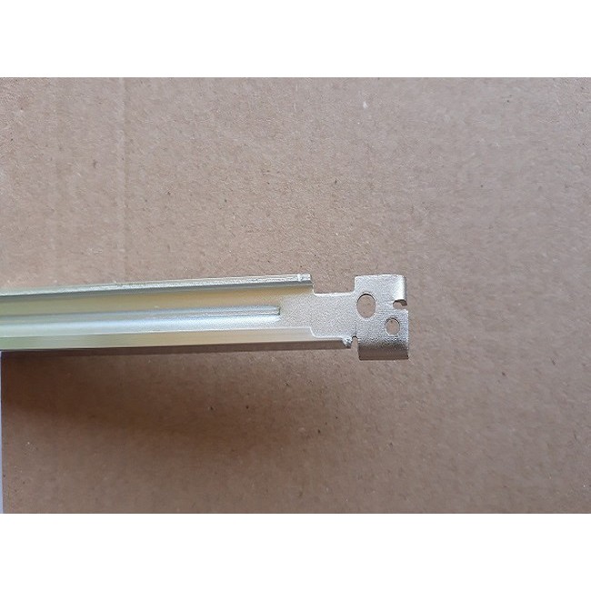 Gạt thiết hộp mực HP 107a, máy in M135a, M137fdn, M135w, M107w . Là thanh gạt cạnh trục từ