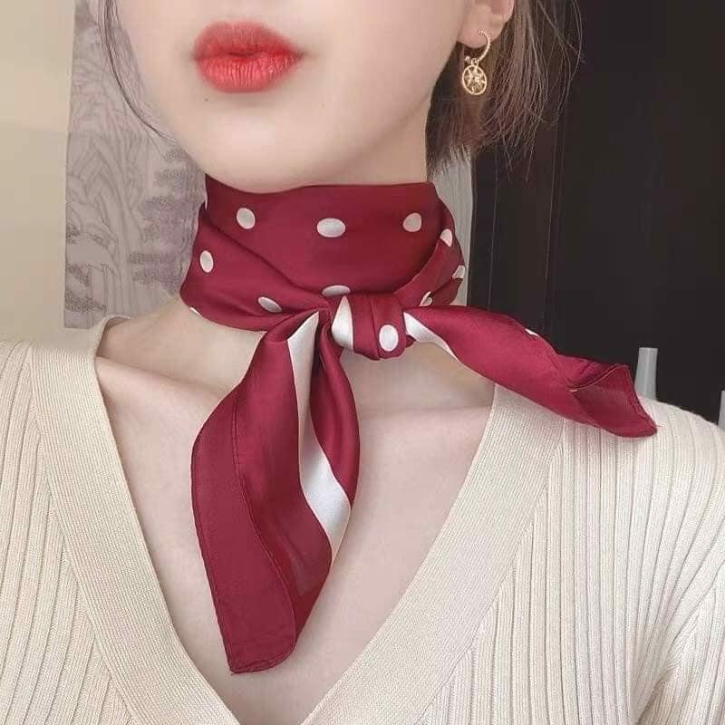 Mô tả Khăn bandana quấn làm áo Blackpink cao cấp 70 70x70cm: - Size chuẩn khăn lụa vuông 90x90 cm - Khăn lụa bandana hàn