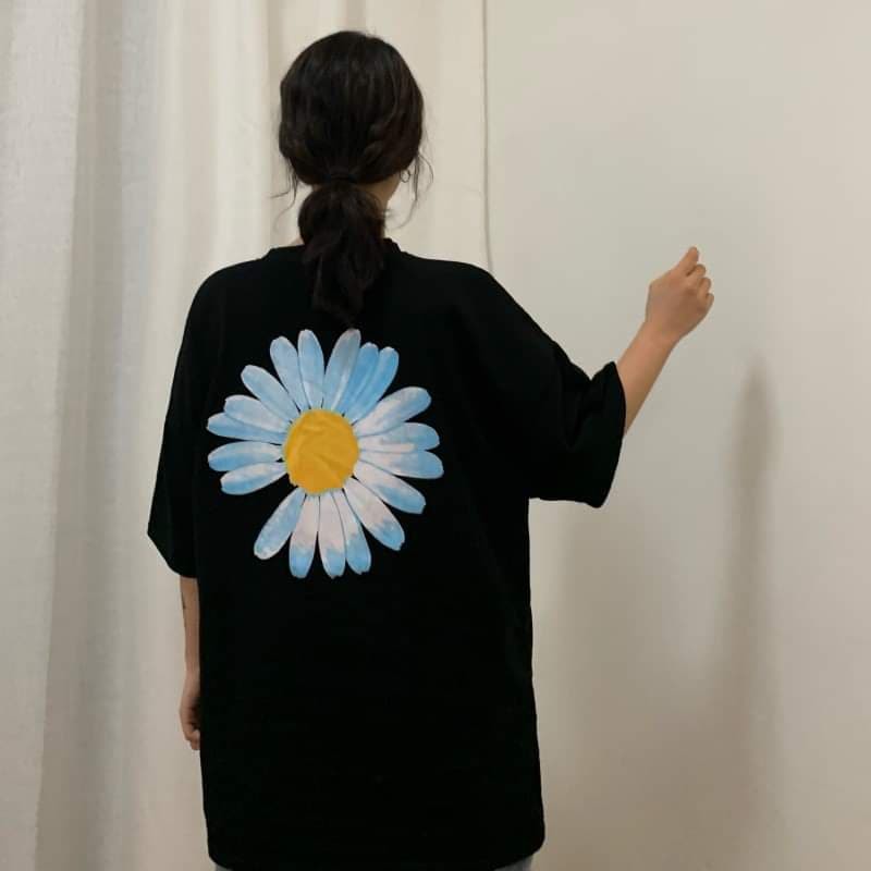 Áo phông thụng hoa cúc in lưng