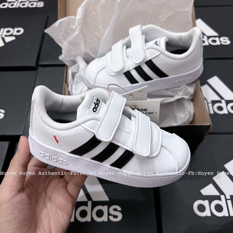 Giày thể thao cho bé