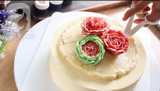Dù bắt bông hoa bánh kem