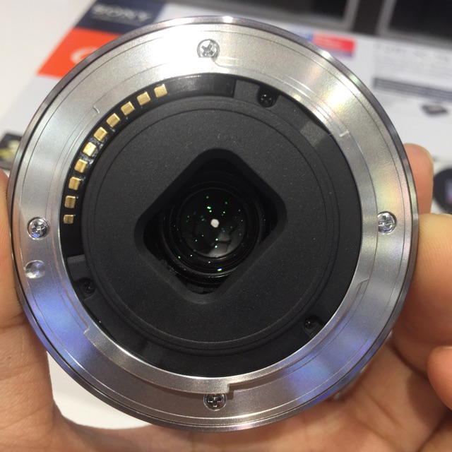 Ống kính Sony 16mm F2.8 ngoại hình khá
