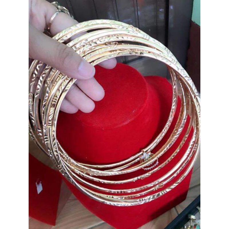 kiềng cổ dạng cứng vàng non tuổi