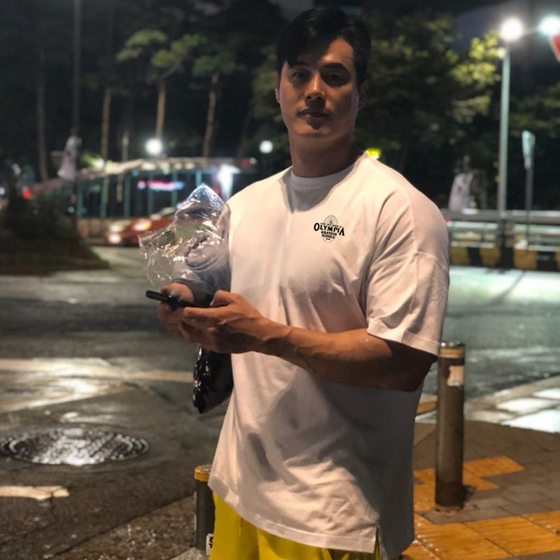 Áo Thun Tay Ngắn Cổ Tròn Thoáng Khí Cho Nam