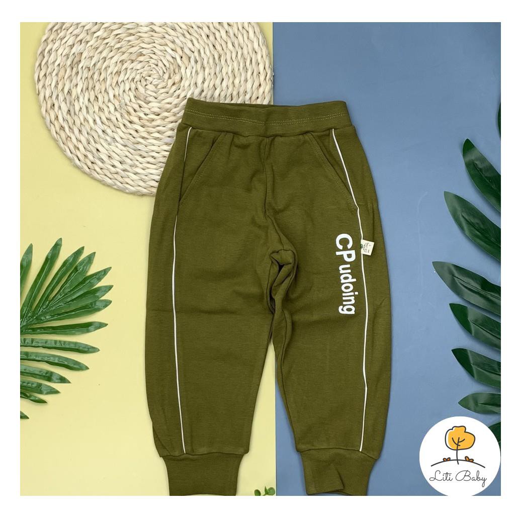 Quần nỉ bông bo gấu, có túi in chữ CP bé trai size 9-14T, cho bạn từ 26-41kg. Chất nỉ bông siêu ấm, dày dặn, đanh tay