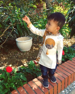 Áo dài gấm bé trai