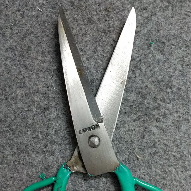 Kéo sinh từ số 12  dài 22cm