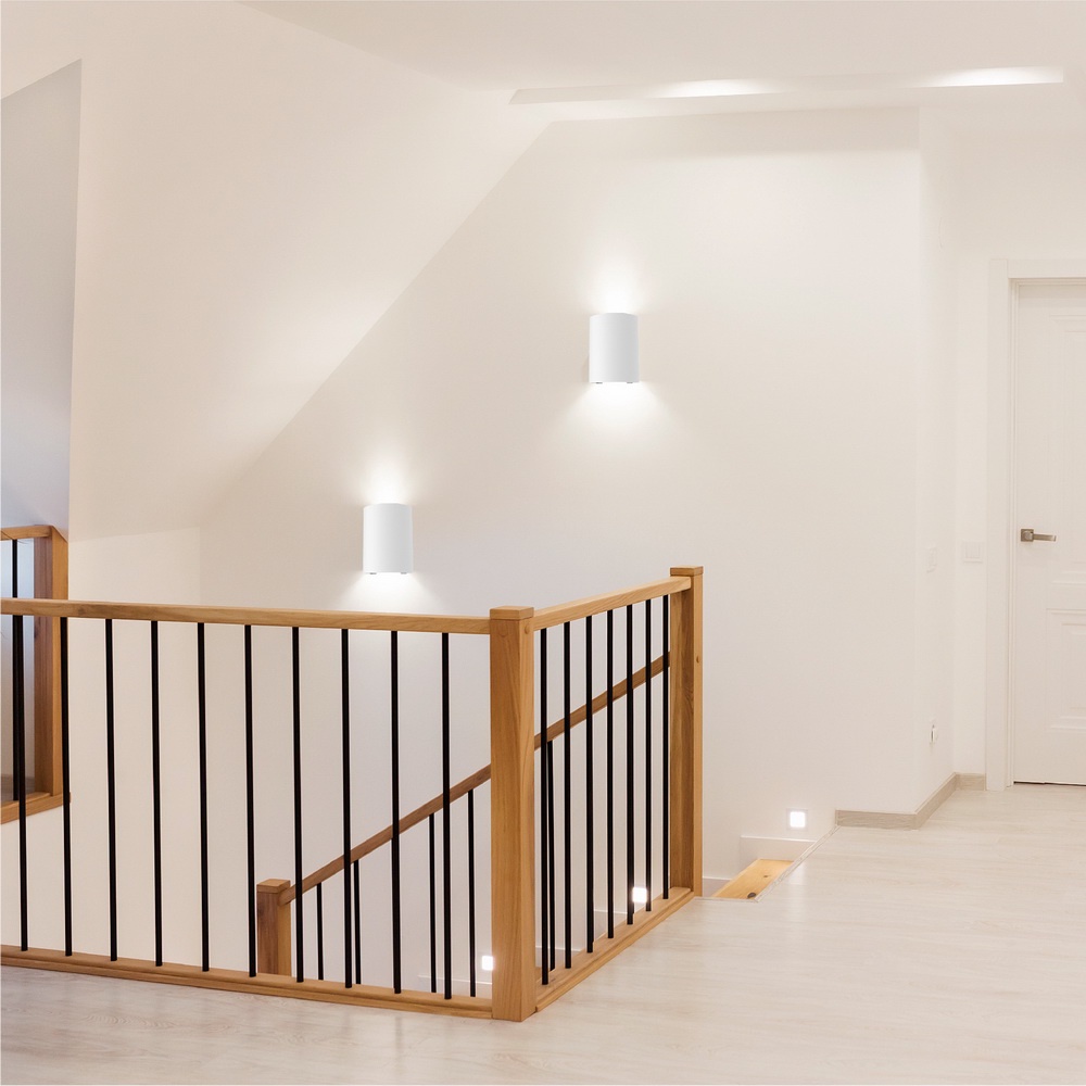 Đèn LED ốp tường đổi 3 màu: Trắng, vàng, trung tính Rạng Đông -  Model: LN18.V2 ĐM 110x75/6W