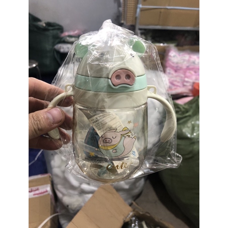 Bình Uống Nước Kèm Dây Đeo Hình Heo