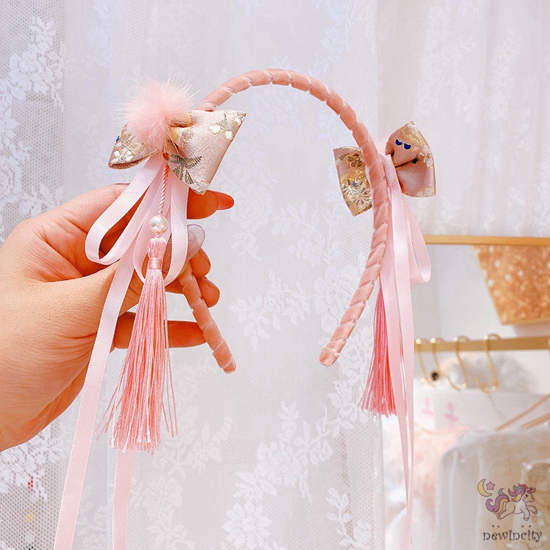 Băng đô cài tóc đính quả bóng lông phong cách retro xinh xắn cho bé gái