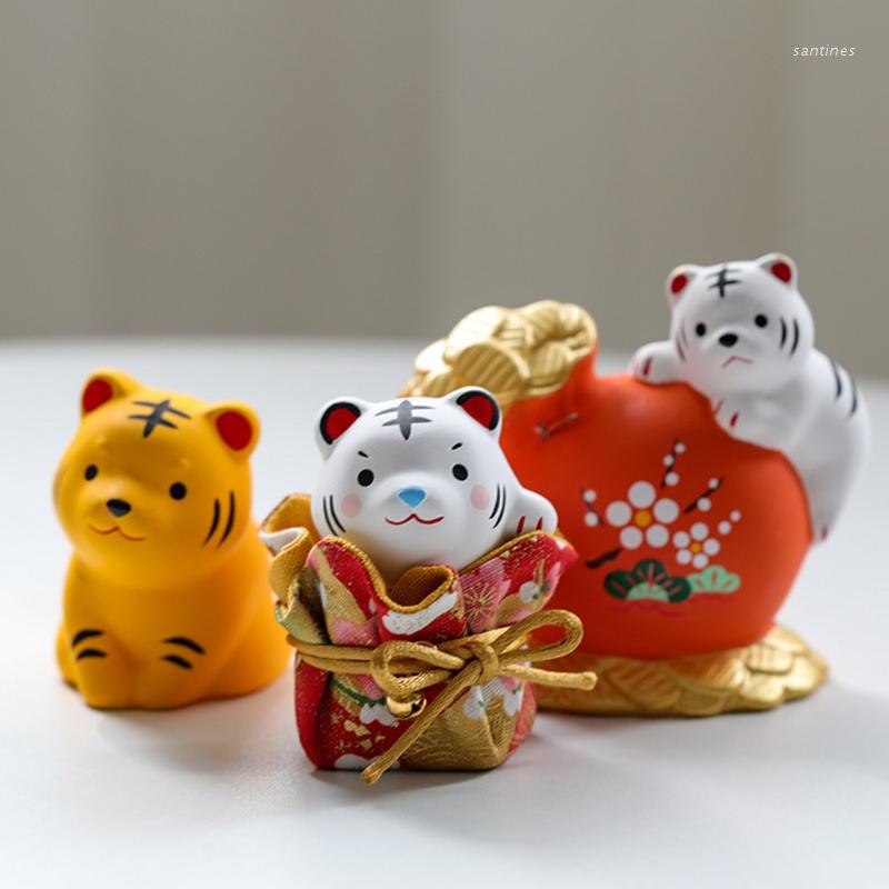 Khuôn silicone tạo hình làm nến hình chú hổ