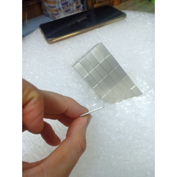 Nam châm siêu mỏng 20*10*1mm siêu hít chuẩn kích thước