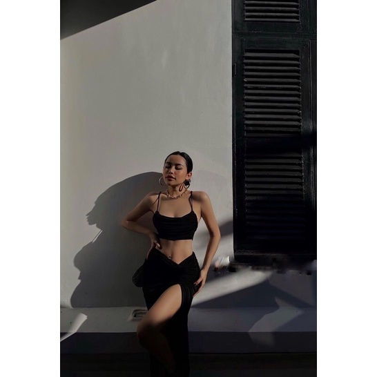 Set áo croptop nhũ 2 dây + Chân váy xẻ tà thiết kế