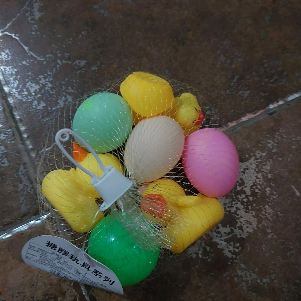 Đồ chơi vịt cho bé combo 4 vịt 3 trúng 1 bóng bóp kêu bip bip . đồ chơi thả nhà tắm