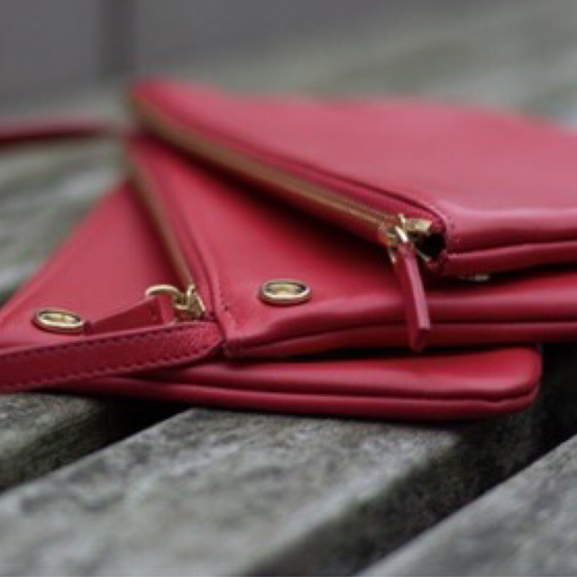 Túi đeo chéo hiệu xê lin mua 1 tách ra làm 3 chiếc mới 98%