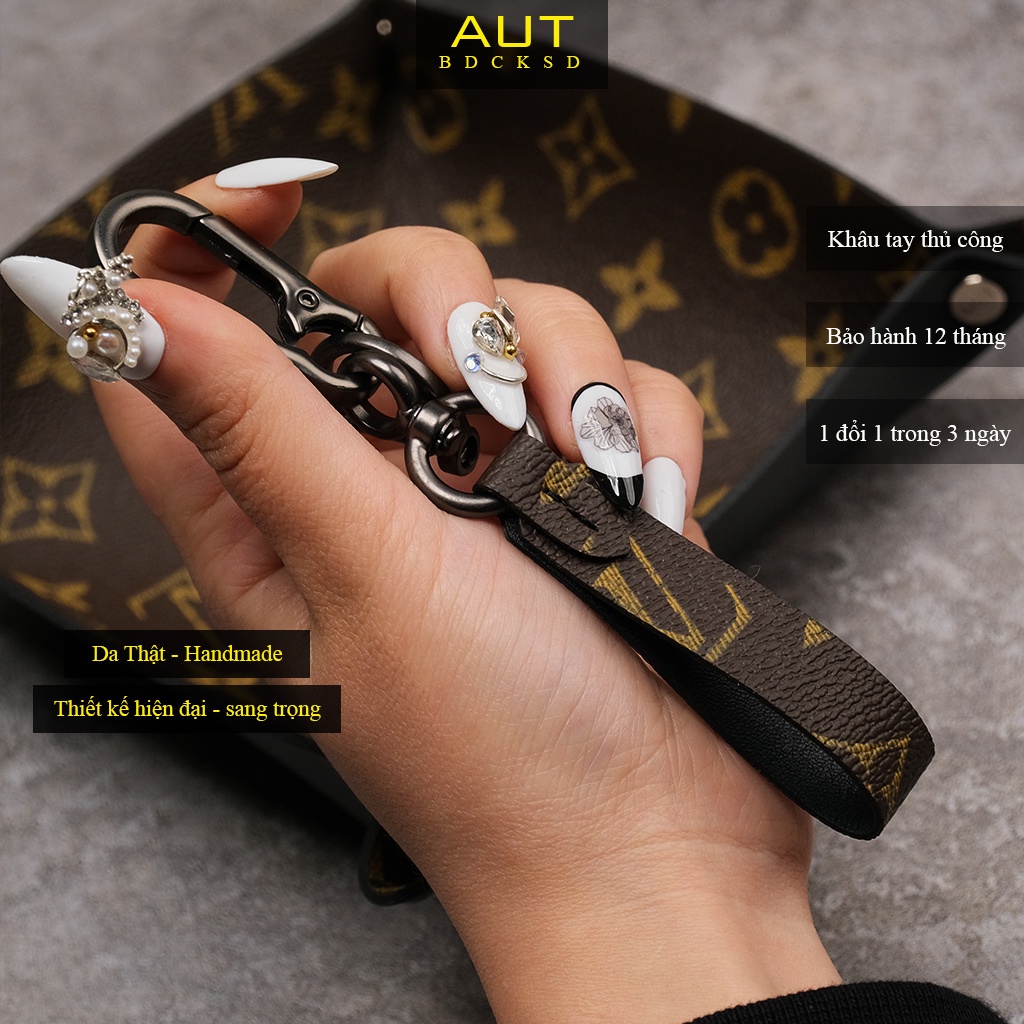 Móc chìa khóa phụ kiện thời trang sang trọng LV khâu tay thủ công MKTN