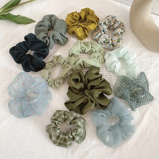 Cột Tóc Scrunchies Màu Xanh Lá Họa Tiết Caro Độc Đáo Dành Cho Bạn Gái