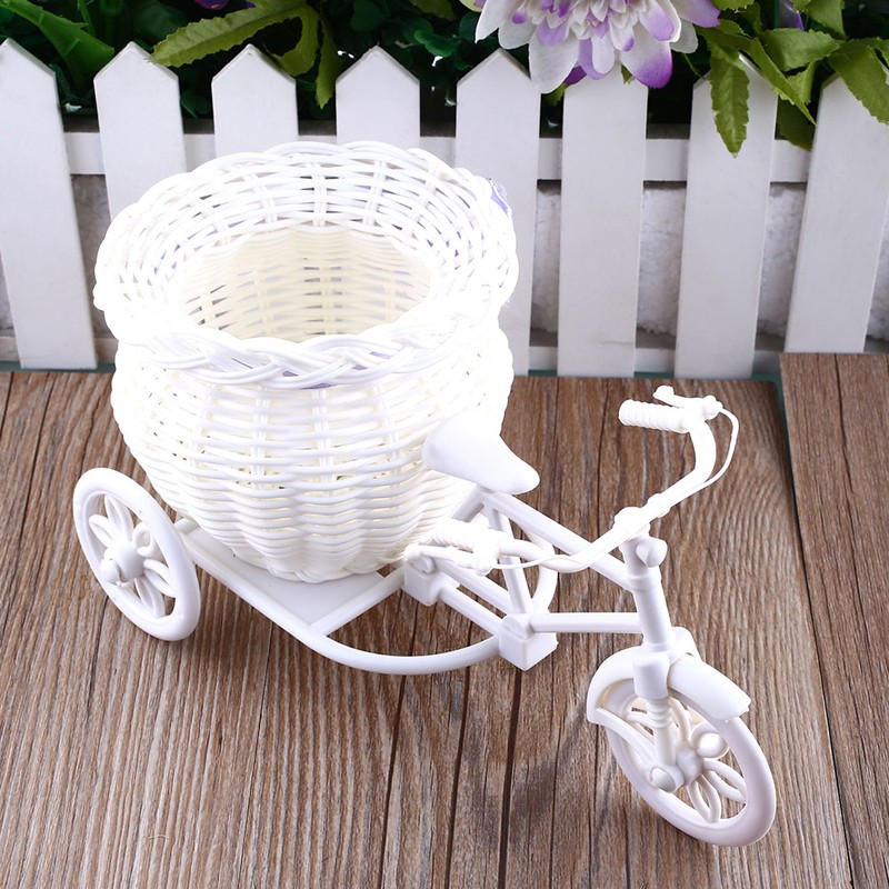 Giỏ nhựa hình xe đạp 3 bánh màu trắng xinh xắn trang trí đám cưới