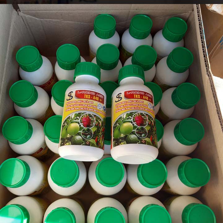 Phân Bón Lá Cao Cấp  AMINO ACID TỔNG HỢP: Bổ Sung Năng Lượng Kịp Thời Cho Các Giai Đoạn Phát Triển Của Cây - Chai 500ML