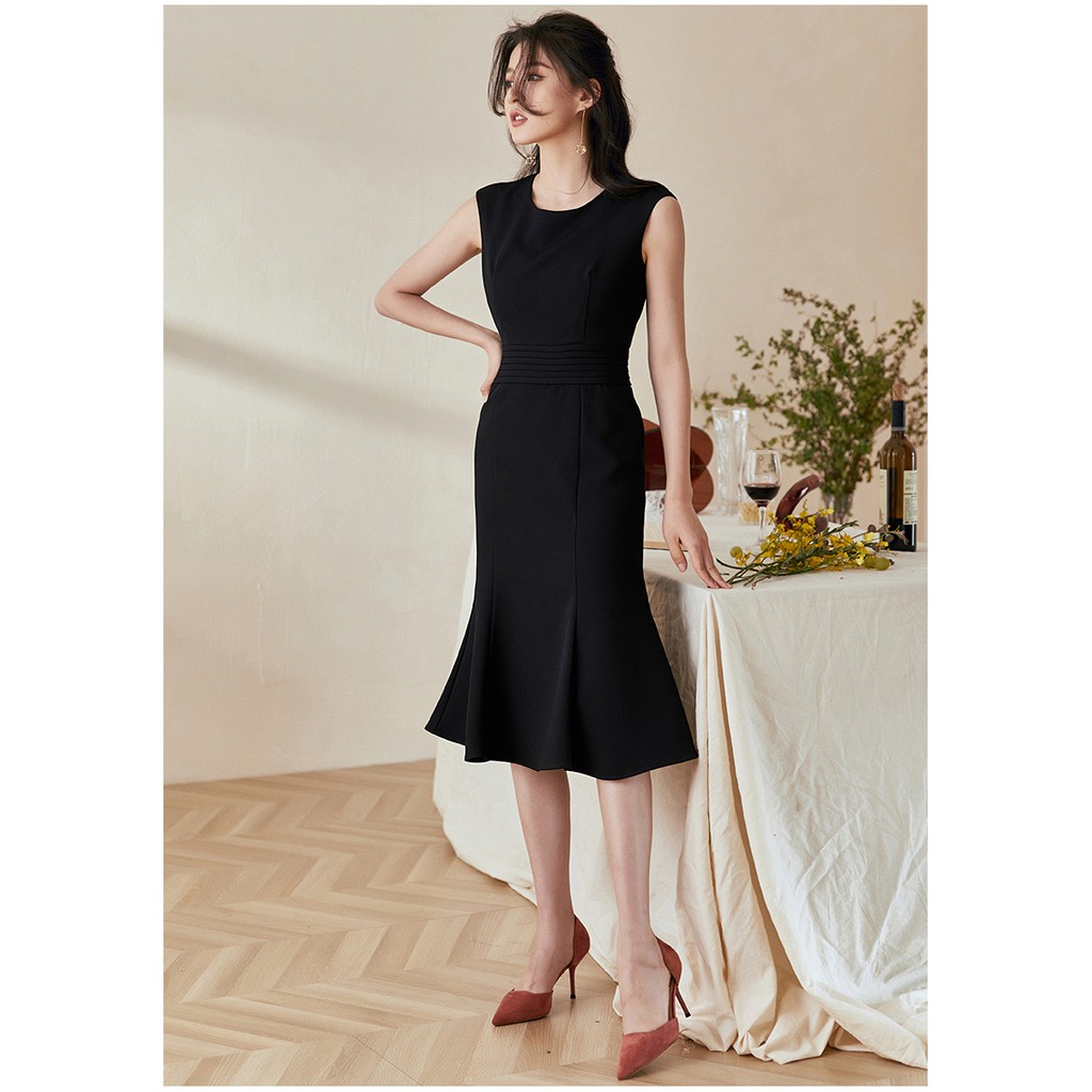 Đầm cổ tròn sát không tay dáng ôm bút chì đá đuôi cá đen