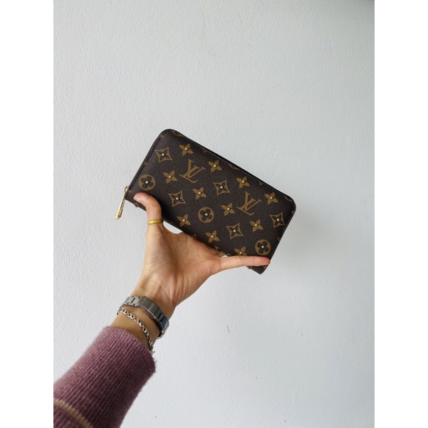Ví dài kéo khoá mẫu kịch độc không ai có í ạ! shop e chỉ bán da thật, ảnh tự chụp ạ