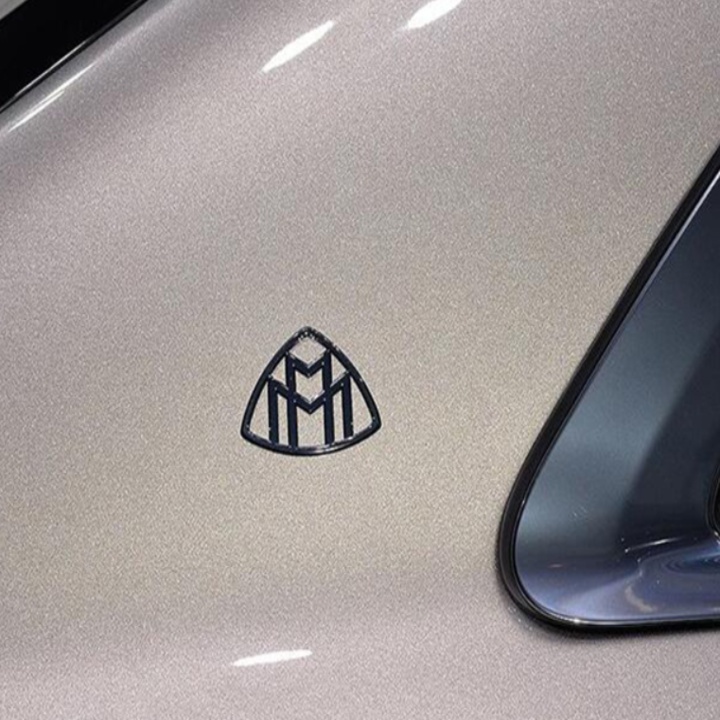 Bộ 2 Logo Maybach Inox gắn hông xe cao cấp G80707 - Chất liệu kim loại hợp kim sơn mạ màu