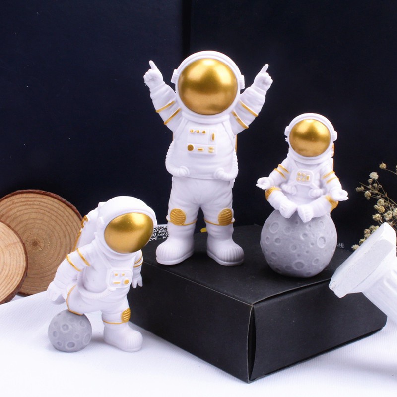 3pcs Astronaut Toy Figures Figurine Outer Space Astronaut Prentend Play Toys Gifts for Birthday Party Kids Boys