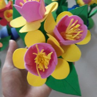 Hoa trang trí góc đồ dùng mầm non