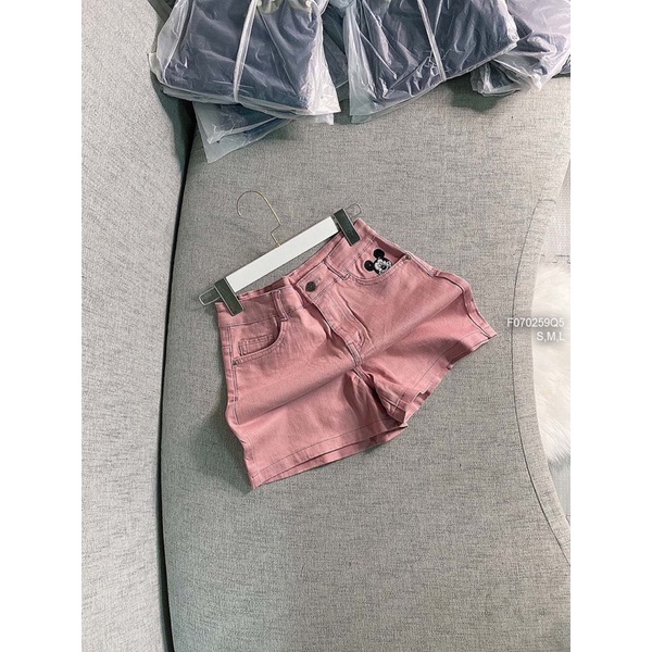 Quần short jeans hồng túi thêu