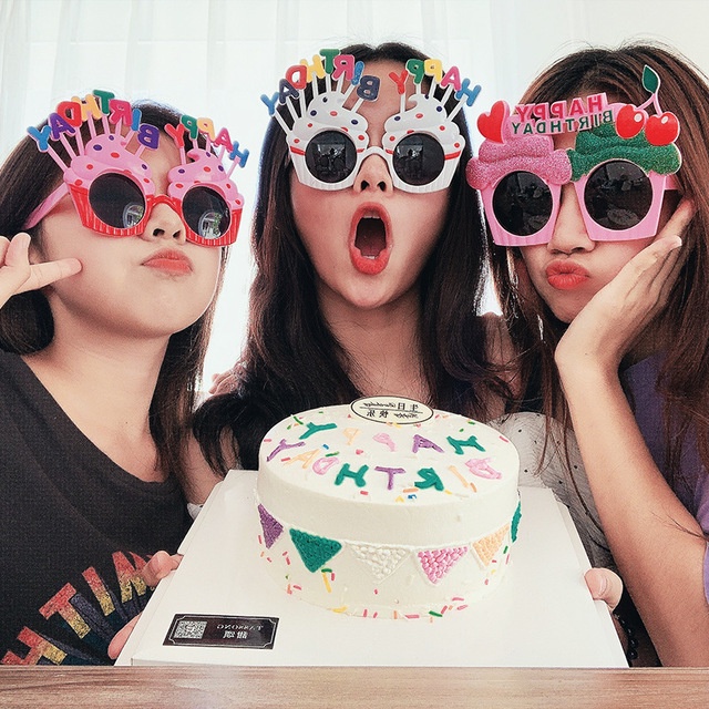 Mắt kính hình bánh kem phụ kiện cho các bữa tiệc sinh nhật