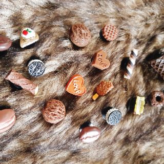 Sticker gắn dép crocs độc lạ