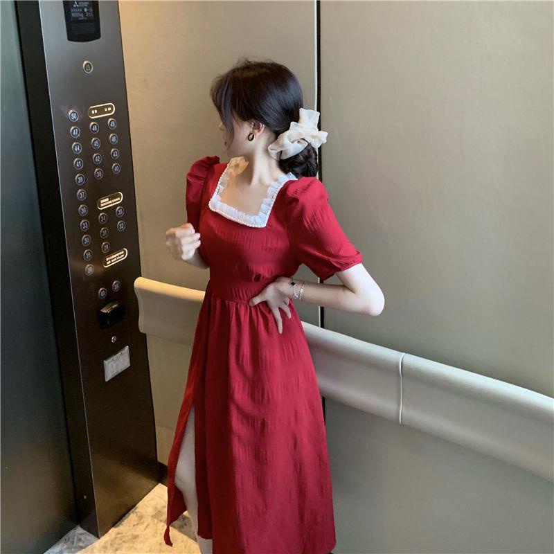 Đầm dài dáng chữ a cổ vuông màu đỏ phong cách retro Pháp