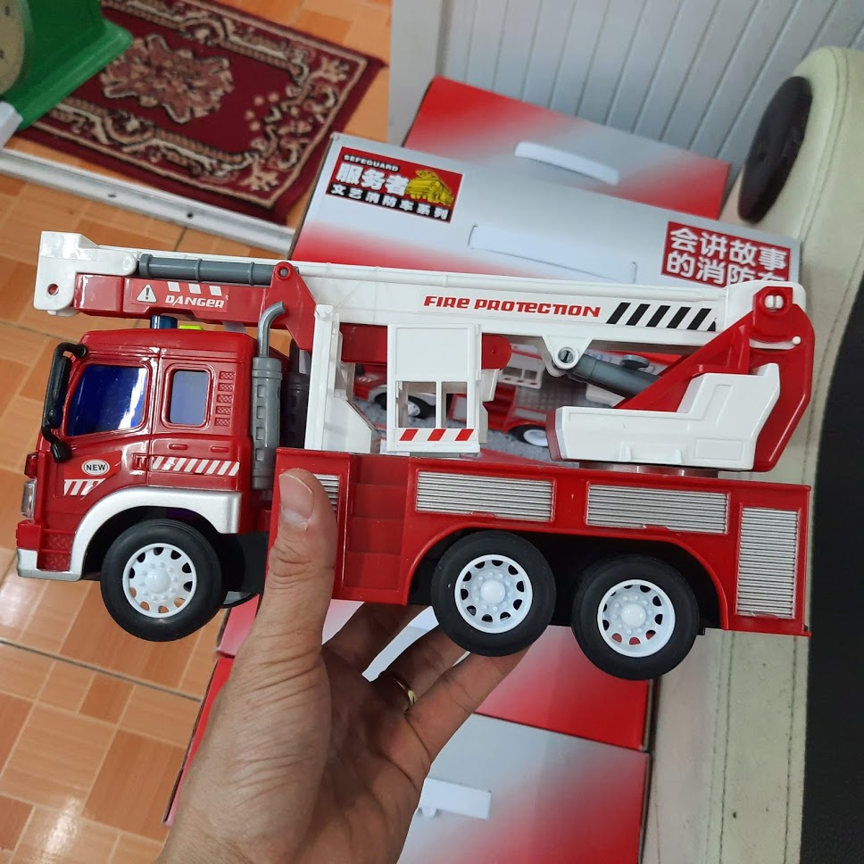 Mô hình xe cứu hỏa đồ chơi trẻ em xe có thang cẩu người xe tỉ lệ 1:16 có âm thanh và đèn